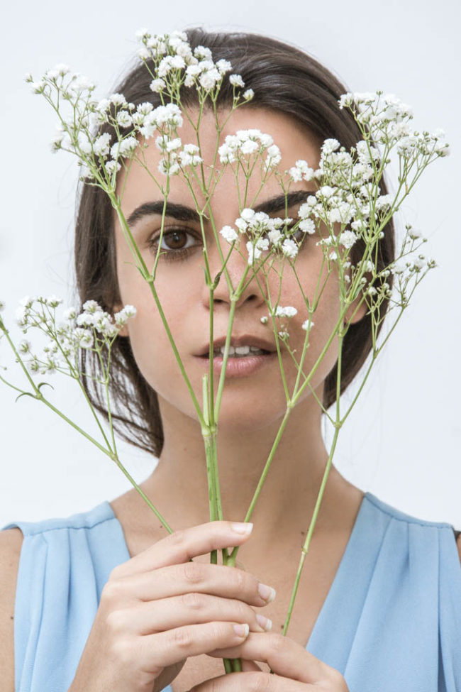 portrait with flowers portret z kwiatami photography lacunna anna marcinkiewicz