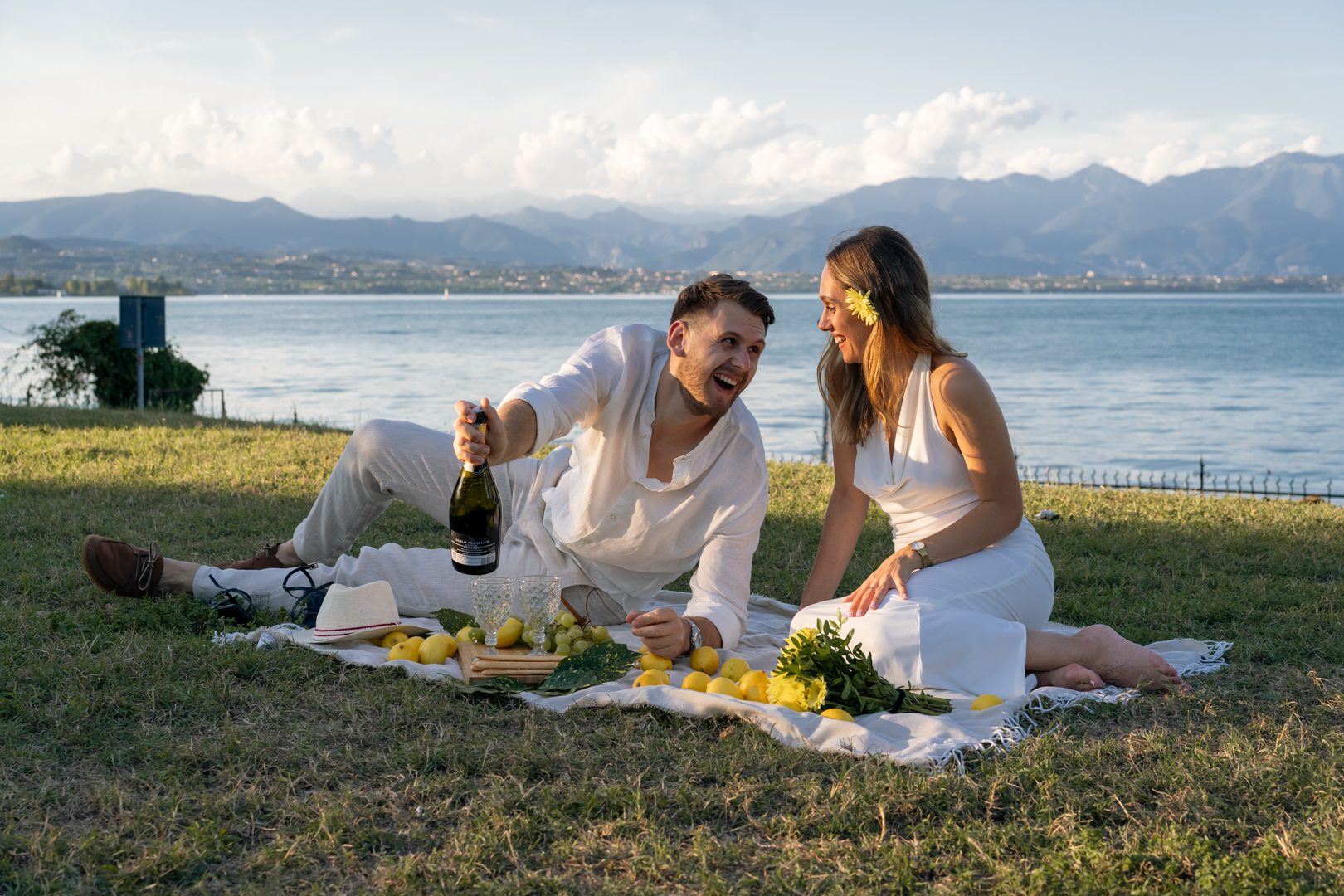 Lake Garda Engagement Photoshoot / Sesja narzeczeńska nad Jeziorem Garda / servizio fotografico al Lago di Garda